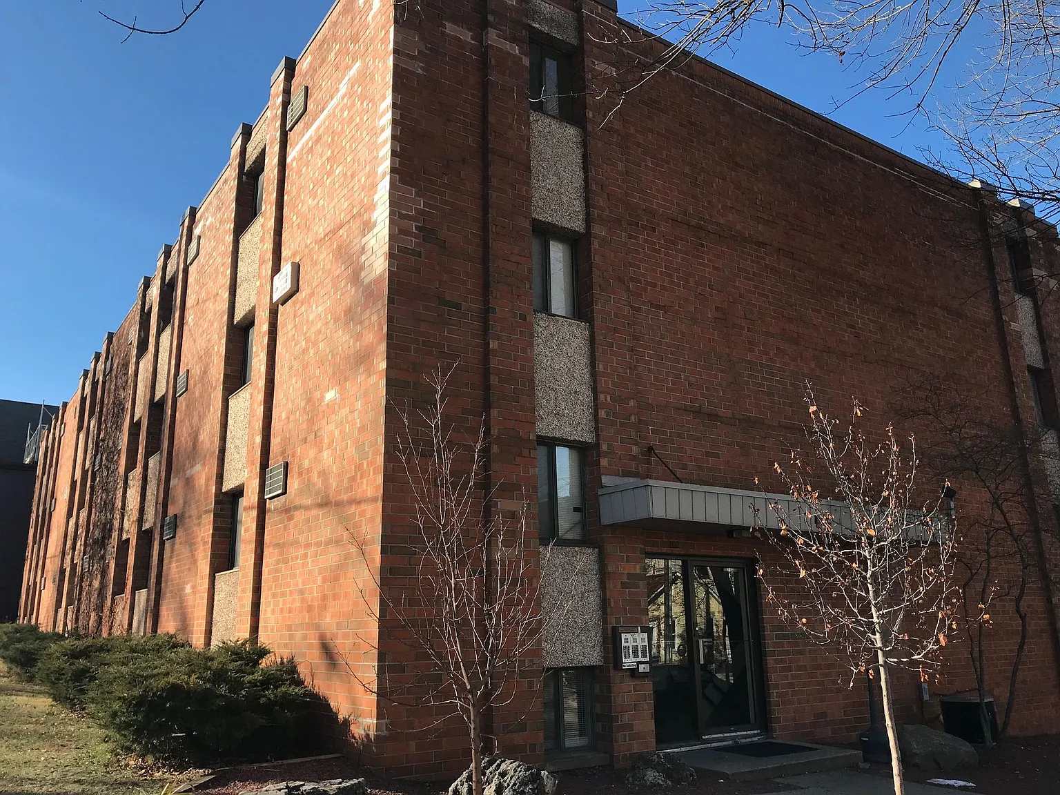 Courtyard Apartments — Photo 2