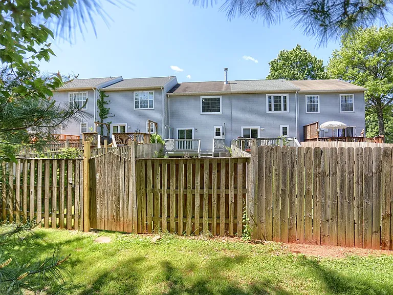 618 Milford Ct — Photo 26
