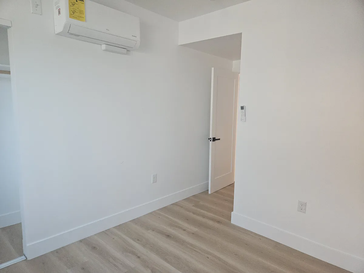 Building Photo - 3209 W 18th St #4
