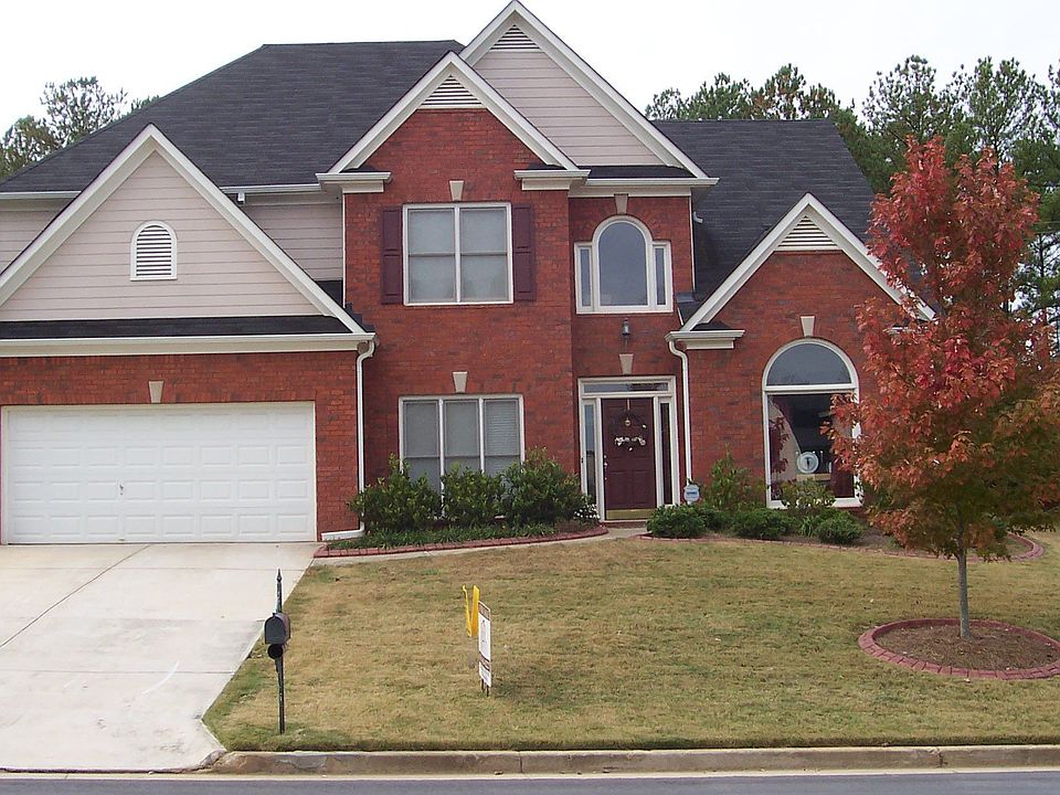 Brick Front-2 car garage
