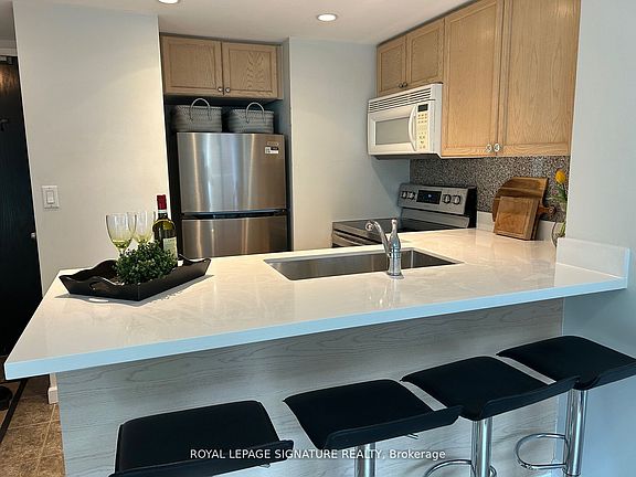 3rd image of 8 Park Rd #1502