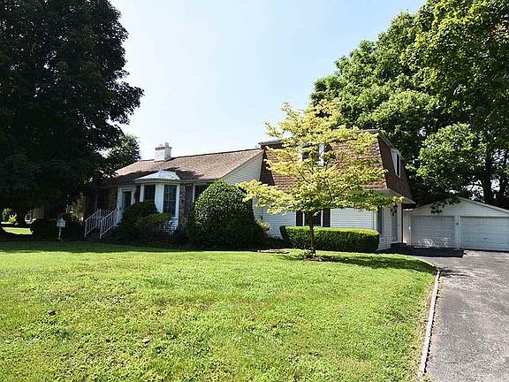 5th image of 10 Riverdale Ct