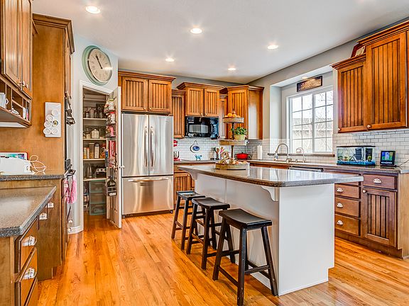 4th image of 423 E Covington Cir