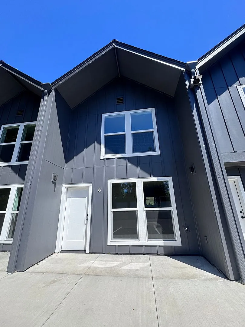 1st Months Rent Free! New Construction, Beautiful, Townhomes! 2 & 3 Bedrm Units Available — Photo 2