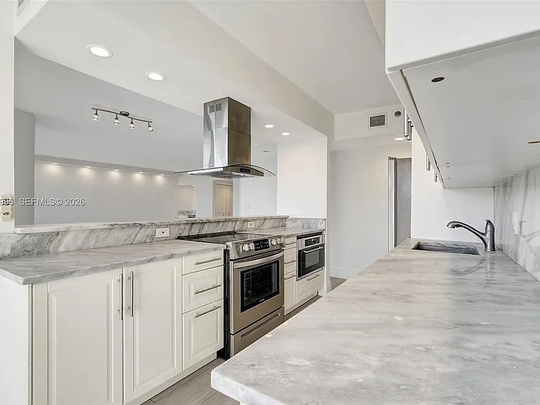 1000 Island Blvd #707 — Photo 21