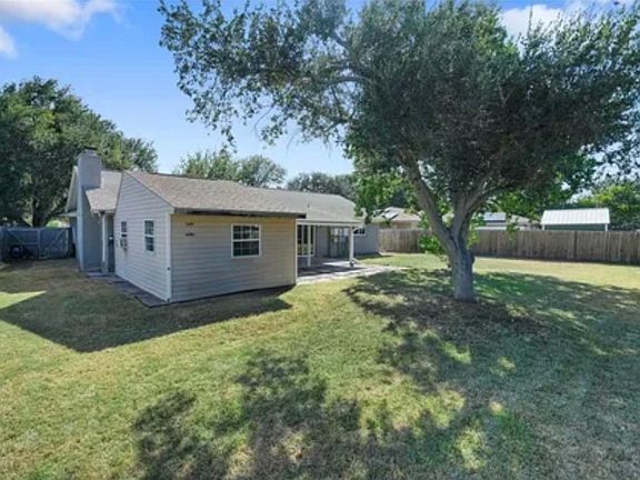 5th image of 225 Terlingua Dr