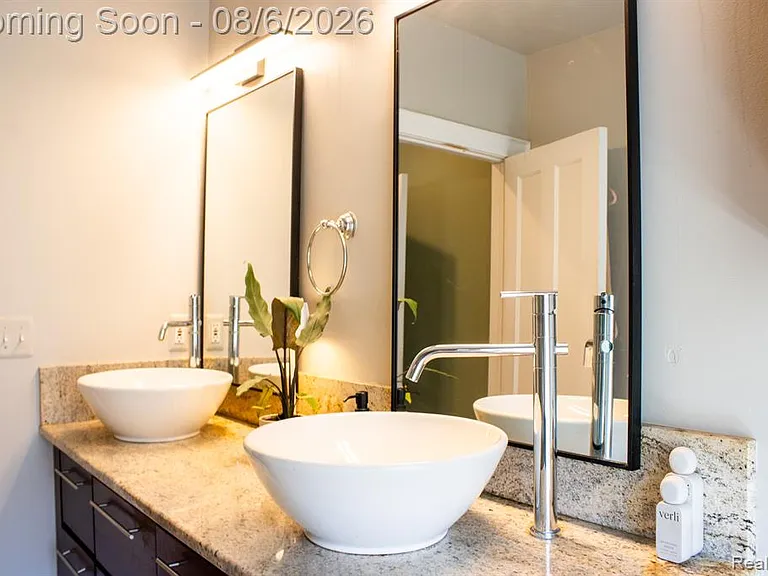 1010 Kensington Ave — Photo 25
