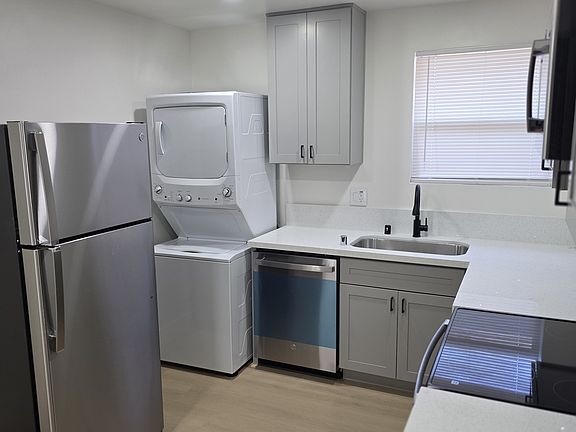 2nd image of 424 B St APT 8