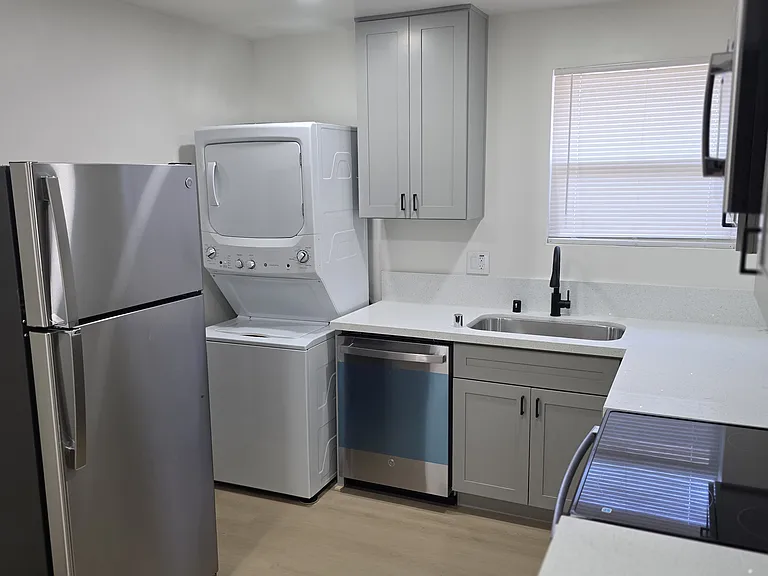 424 B St #8 — Photo 6