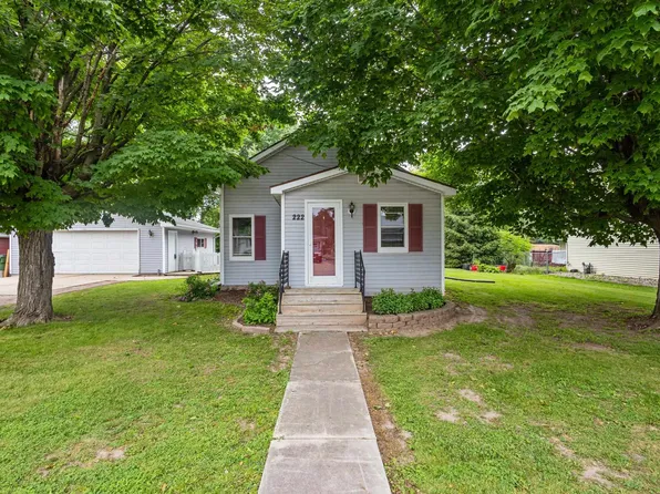 222 Pine St, Wrightstown, WI 54180