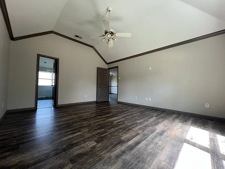 5747 Malcomboro Dr — Photo 13