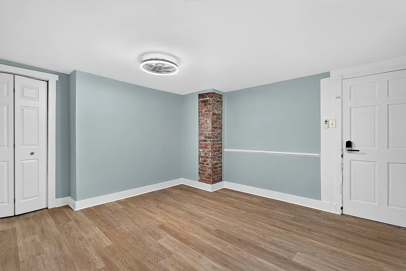 Studio, 400 sqft, $895 — Photo 1