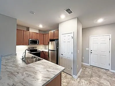 3 bed, 2.5 bath, 1633 sqft, $2,000 — Photo 4