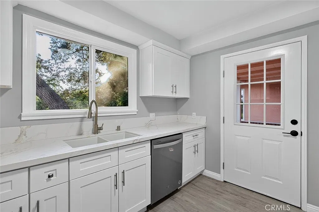 1 bed, 500 sqft, $2,200 — Photo 4