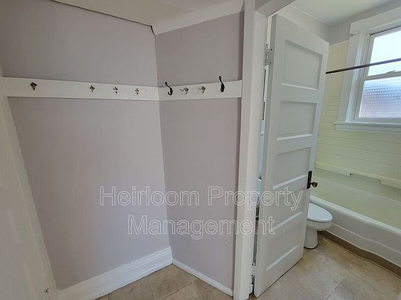 4th image of 114 S 14th Ave E APT 1