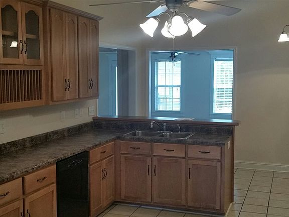 5th image of 100 Essex Ct