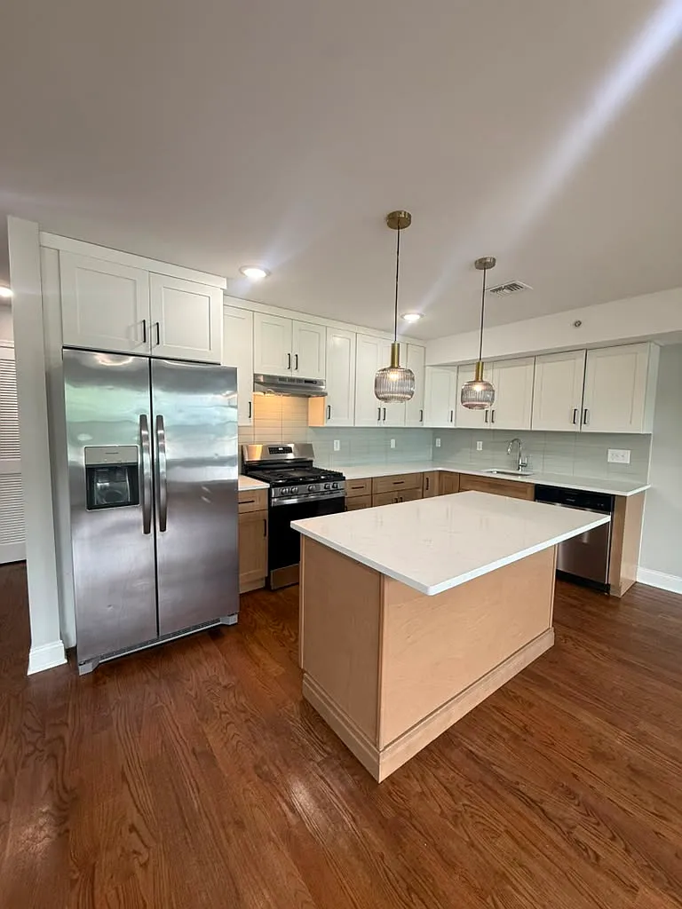 4 bed, $2,800 — Photo 2