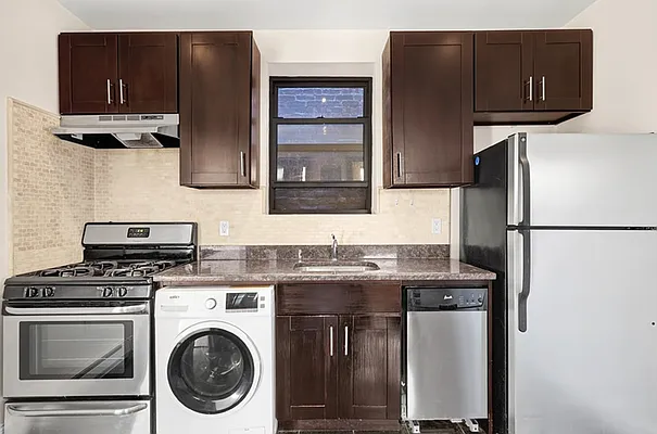 Rented by REZI | media 13