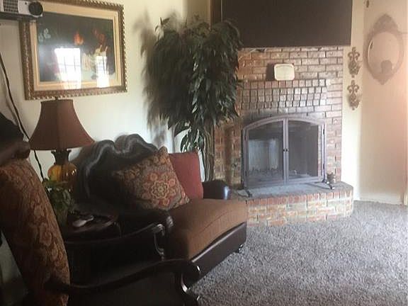 3rd image of 221 Benwynd Dr