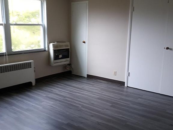 3rd image of 6 Bradley Ave #2
