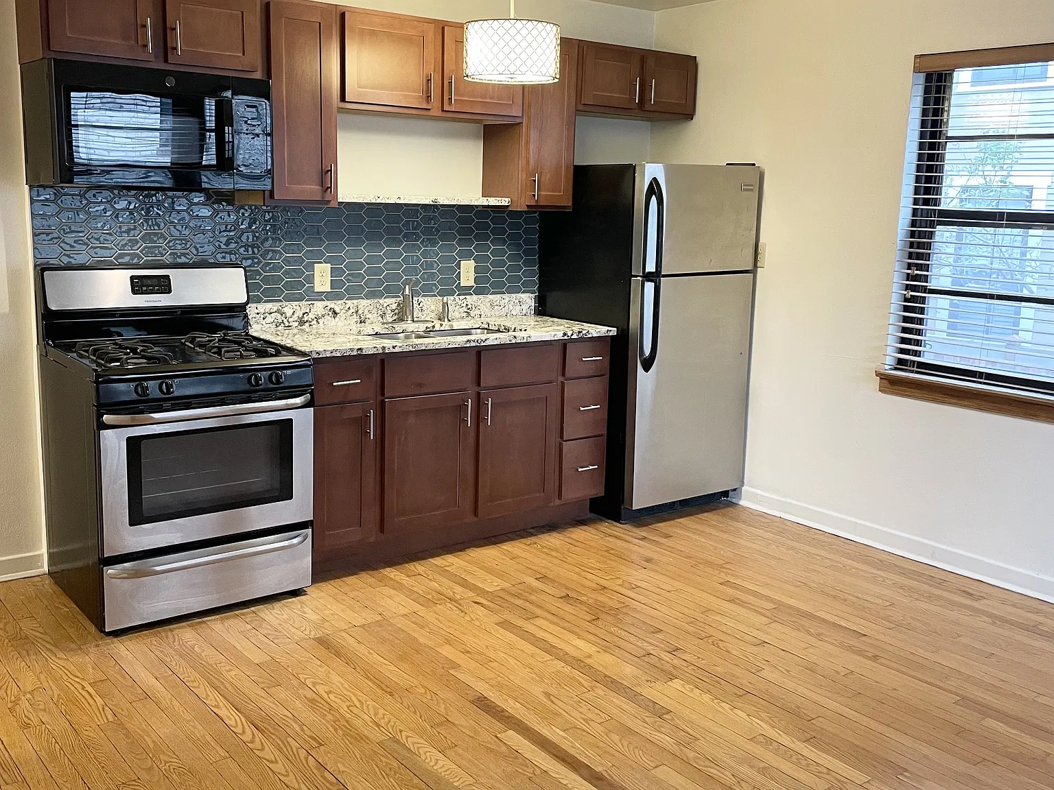 Virginia Apartments — Photo 2