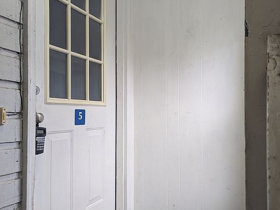 2nd image of 508 Baldwin St APT 5