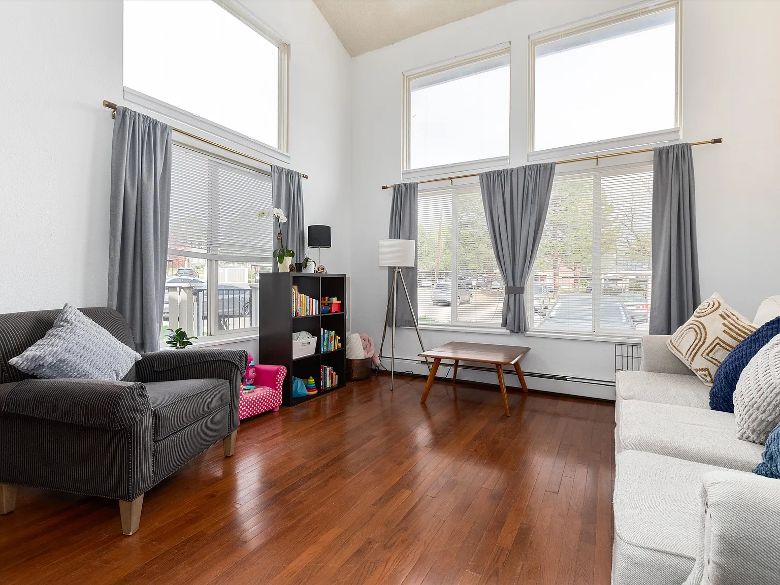 3 bed, 1340 sqft, $2,900 — Photo 3