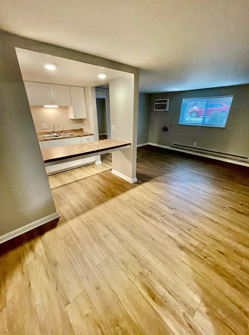 628 Steele Street — Photo 3
