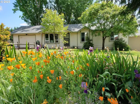 21828 S Schieffer Rd, Colton, OR 97017