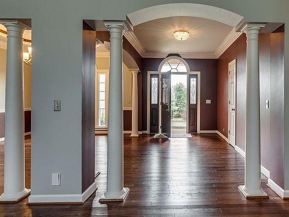 4th image of 612 Burton Dr