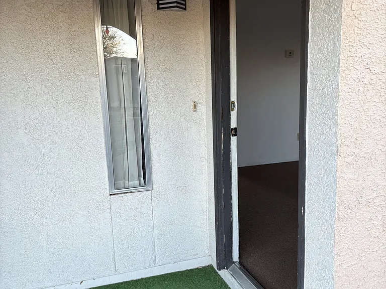 433 Avenida Garza #C — Photo 4