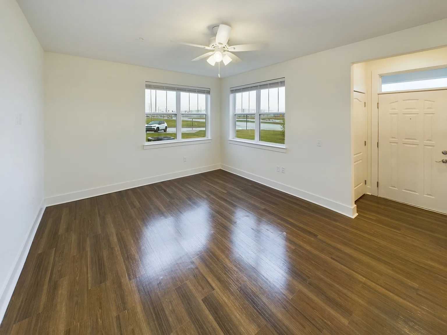 3 bed, 1420 sqft, $2,919 — Photo 2