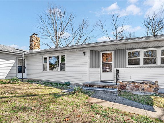 4th image of 202 Cardinal Road