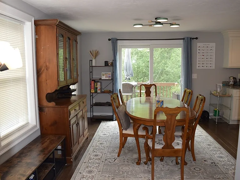142 Grove Ave — Photo 8
