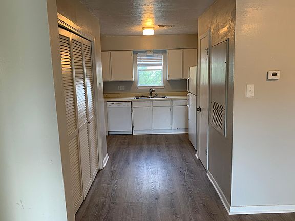 2nd image of 401 Summer Ct APT A