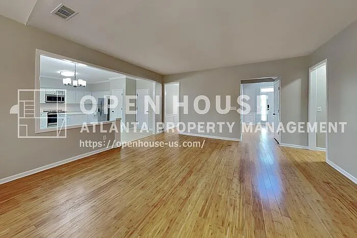 4 bed, 2.5 bath, 2860 sqft, $3,575 — Photo 4