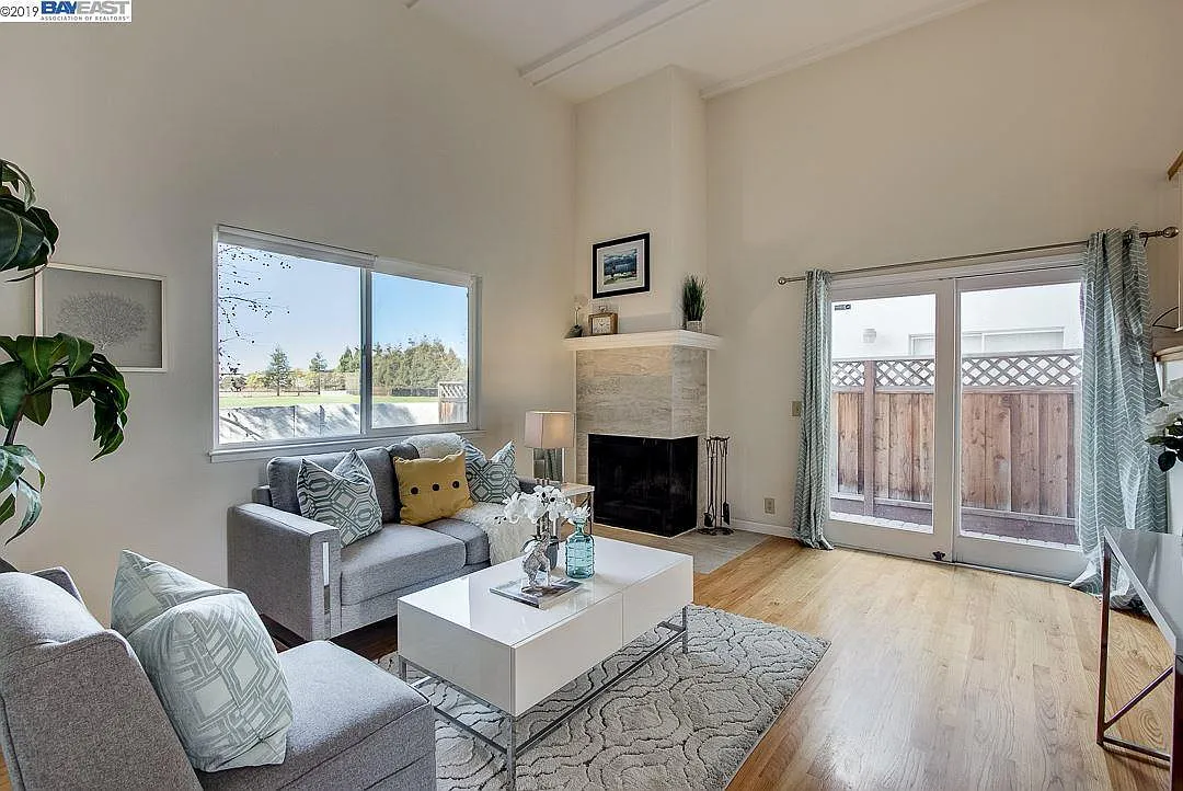 3 bed, 2.5 bath, 1447 sqft, $3,990 — Photo 1