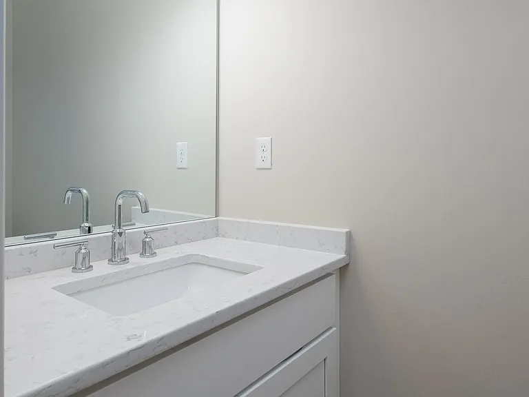 8 Edgewater Cir #8 — Photo 9