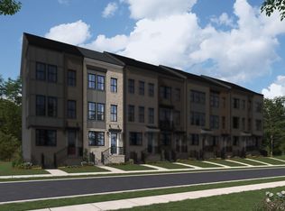 2692 River Birch Rd, Herndon, VA 20171