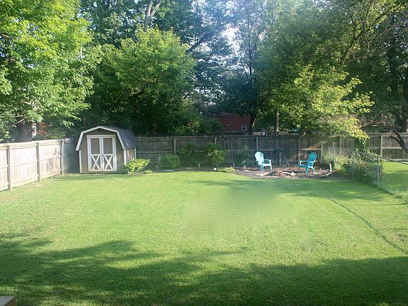 Privacy fence on 3 sides