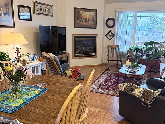 5th image of 105 Custer Dr