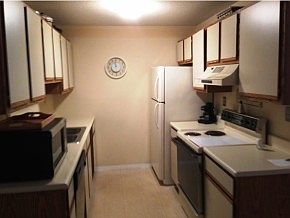 4th image of 1720 Blackstone Dr