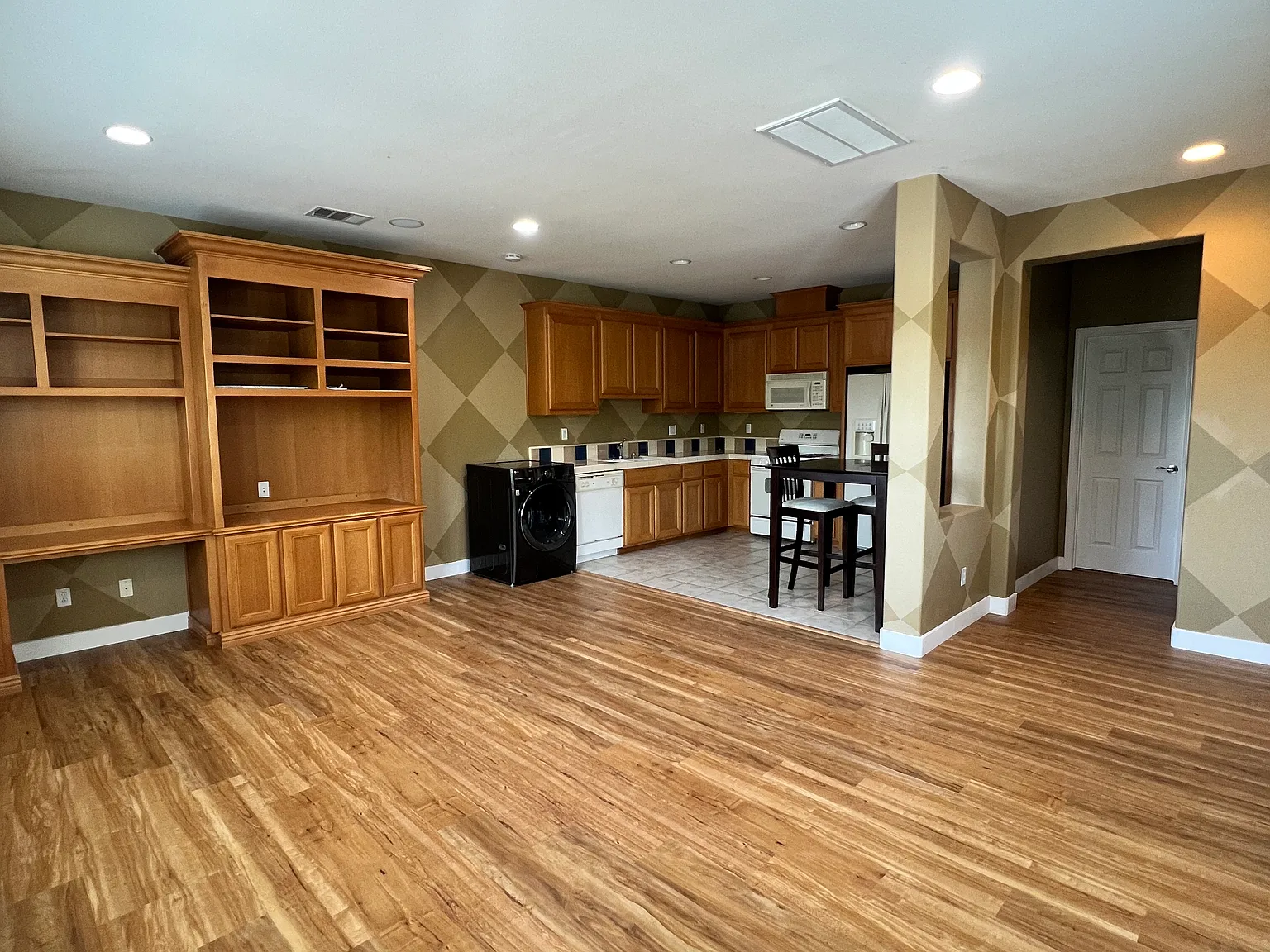 8520 Kern Ave — Photo 3