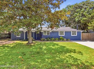 466 Mako Dr, Atlantic Beach, FL 32233