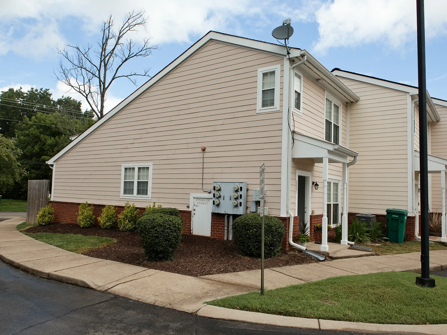 2 bed, 1178 sqft, $1,700 — Photo 1