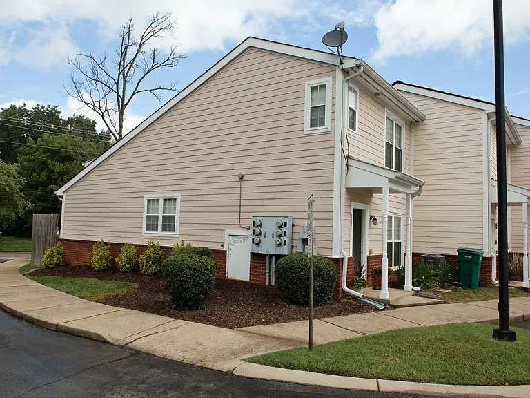 2001 Birch Ln — Photo 1