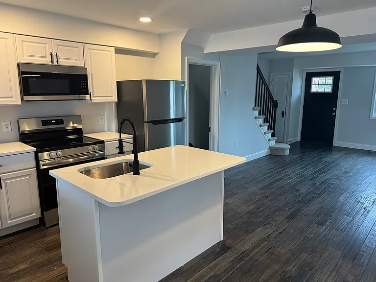 309 Magnolia Ter — Photo 3