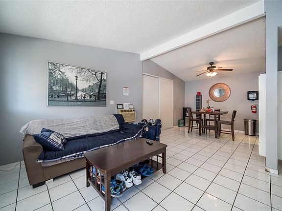 4th image of 2253 W King St