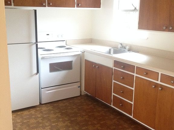 3rd image of 610 Highland Dr APT 4