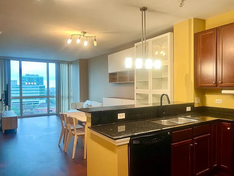 1901 S Calumet Ave #1111 — Photo 2
